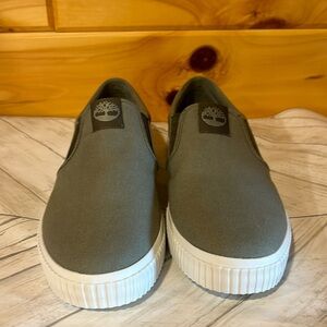 Timberland Mylo Bay low slip on Sneaker -New in box color light Taupe Canvas 12m